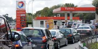 L’augmentation du prix du carburant à la pompe en « téléchargement »